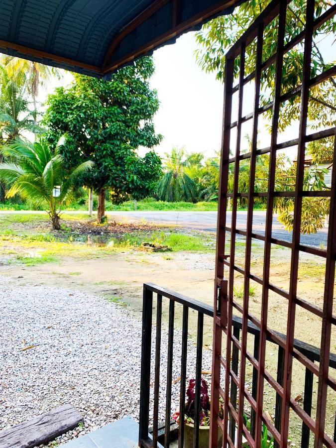Rumah Tamu Azizah Kampong Tanjong Bayan Kültér fotó